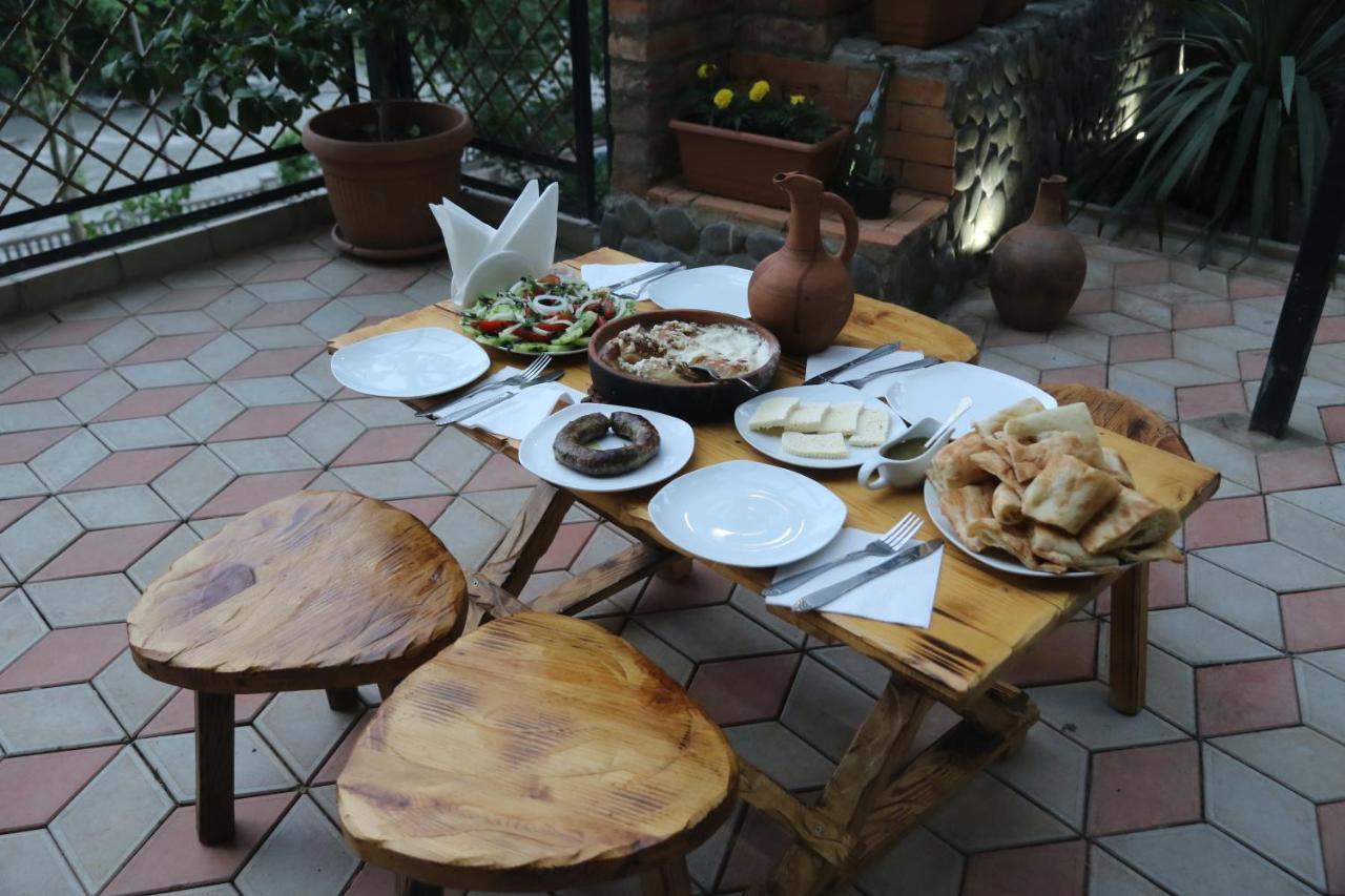 Sun Guest House Kutaisi Exterior photo