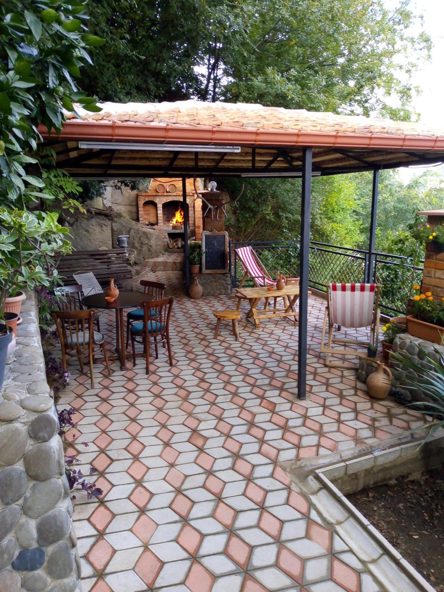 Sun Guest House Kutaisi Exterior photo